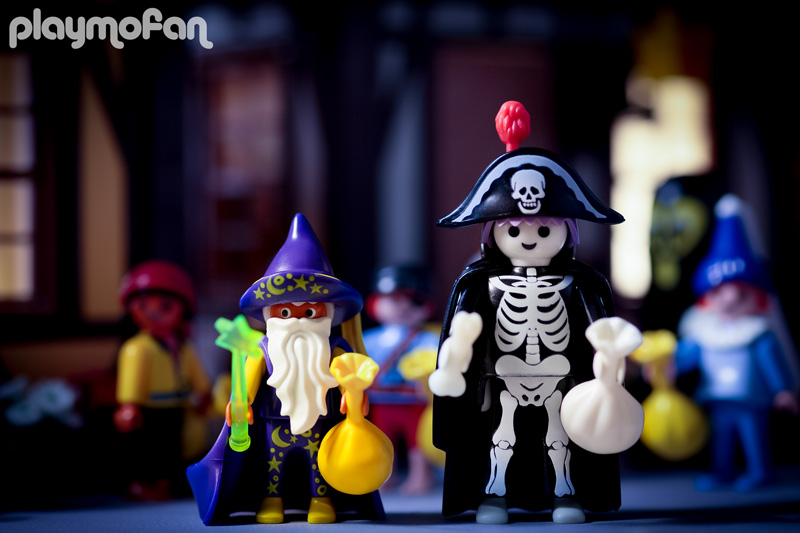 playmobil 3025 Skeleton & Wizard Trick-Or-Treaters