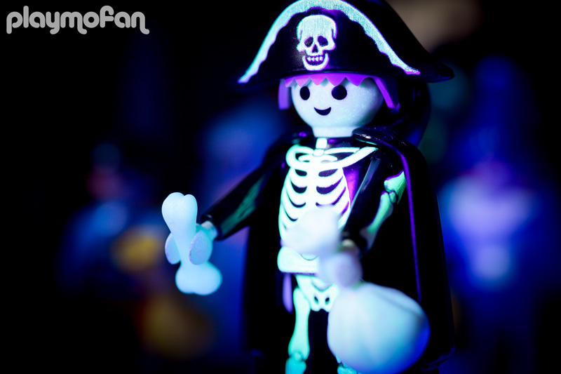 playmobil 3025 Skeleton & Wizard Trick-Or-Treaters