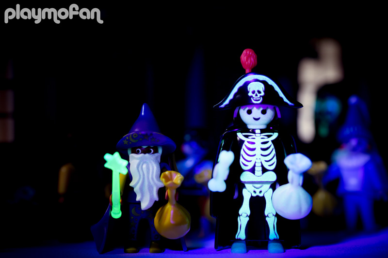 playmobil 3025 Skeleton & Wizard Trick-Or-Treaters