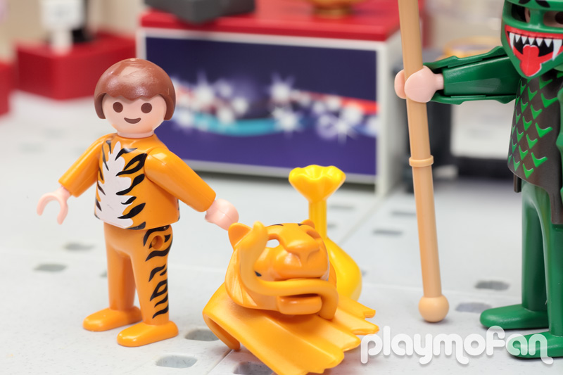 playmobil 3026 Dragon & Tiger Trick-Or-Treaters