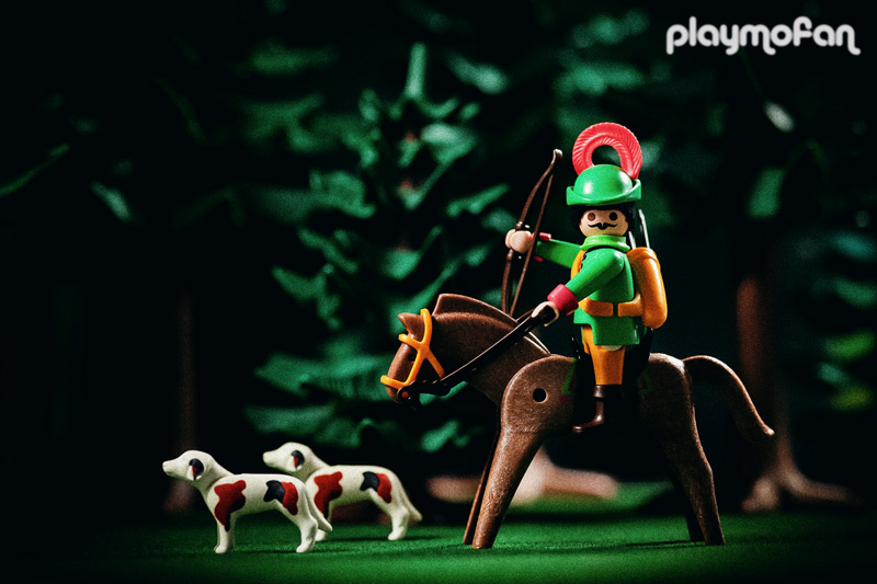  playmobil 3629 Mounted Hunter with Hounds