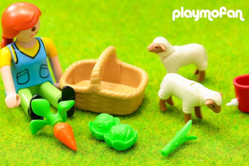 playmobil 4765 Country Woman with Sheep Feed