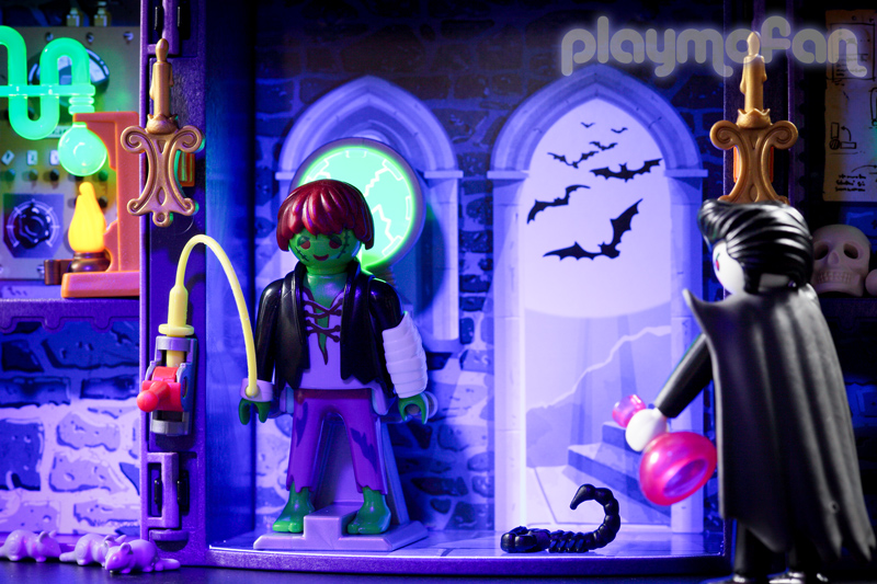 playmobil 5638 Haunted House Play Box