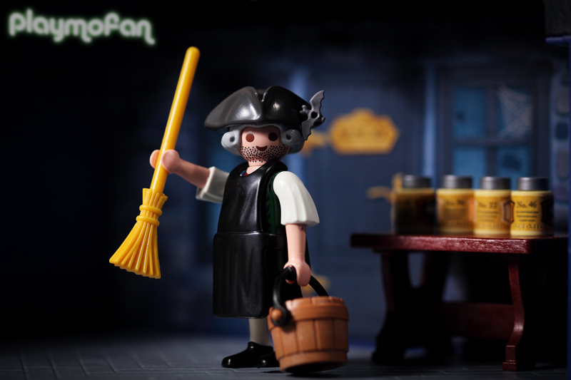 playmobil 9312 Take Along Haunted House